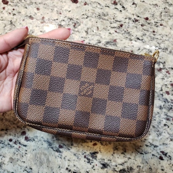🎁 NEW Louis Vuitton Mini Pochette in Damier Ebene Made in France 🇫🇷 - Picture 3 of 12